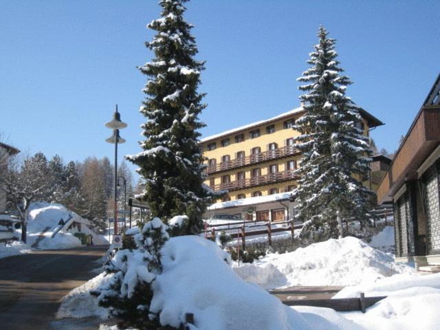Life Hotels Des Alpes Folgaria Exterior photo